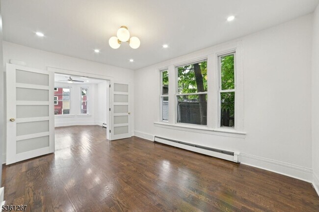 86 Maple Ave in Montclair, NJ - Building Photo - Building Photo