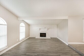 15411 La Loma Dr in Houston, TX - Building Photo - Building Photo