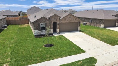 606 Thunder Cloud Dr in Mont Belvieu, TX - Building Photo - Building Photo