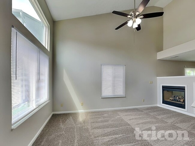 6674 Largo Ln in Plainfield, IN - Foto de edificio - Building Photo