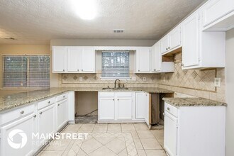 430 Standing Rock Dr in Atlanta, GA - Building Photo - Building Photo