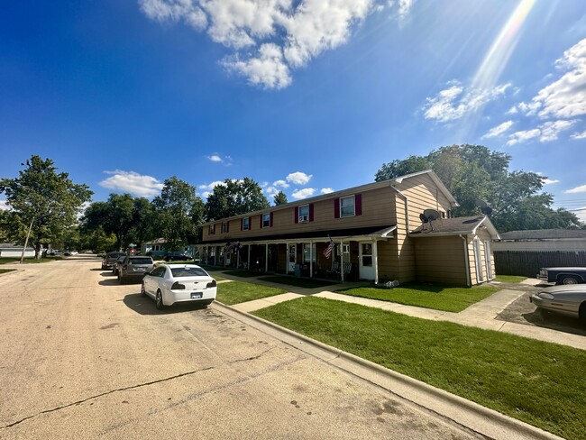 2220-2240 W Bourbonnais St in Kankakee, IL - Foto de edificio - Building Photo