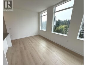 6468 Willingdon Ave in Burnaby, BC - Building Photo - Building Photo
