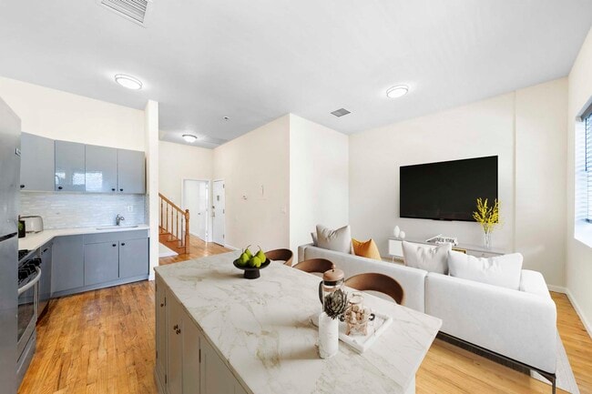 182 Lexington Ave, Unit 2