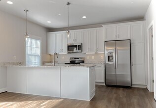 240 Sullivan Ln in Prince Frederick, MD - Building Photo - Building Photo