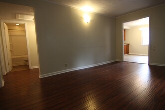 73 Dixon Dr in Clarksville, TN - Building Photo - Building Photo