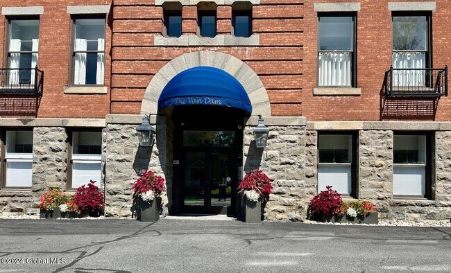 77 Van Dam St in Saratoga Springs, NY - Building Photo - Building Photo