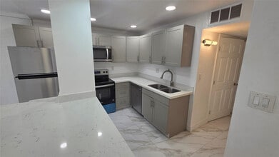 1758 NW 55th Ave in Lauderhill, FL - Building Photo - Building Photo