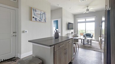 1900 Airport Commerce Dr, Unit 2208 in Austin, TX - Foto de edificio - Building Photo