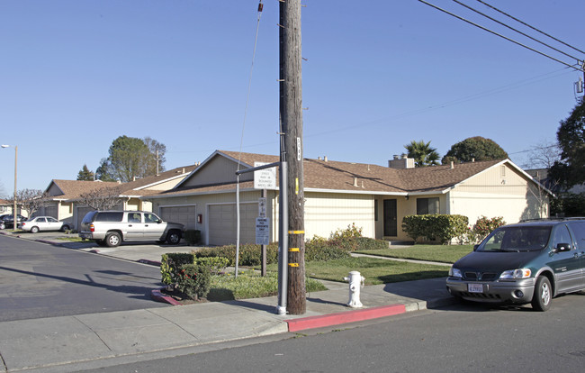 21056-21096 Royal Ave in Hayward, CA - Foto de edificio - Building Photo