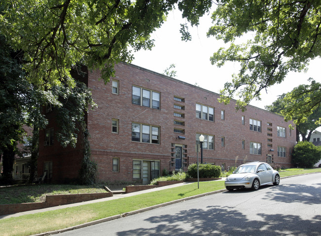 1522 E 17th St in Tulsa, OK - Foto de edificio - Building Photo