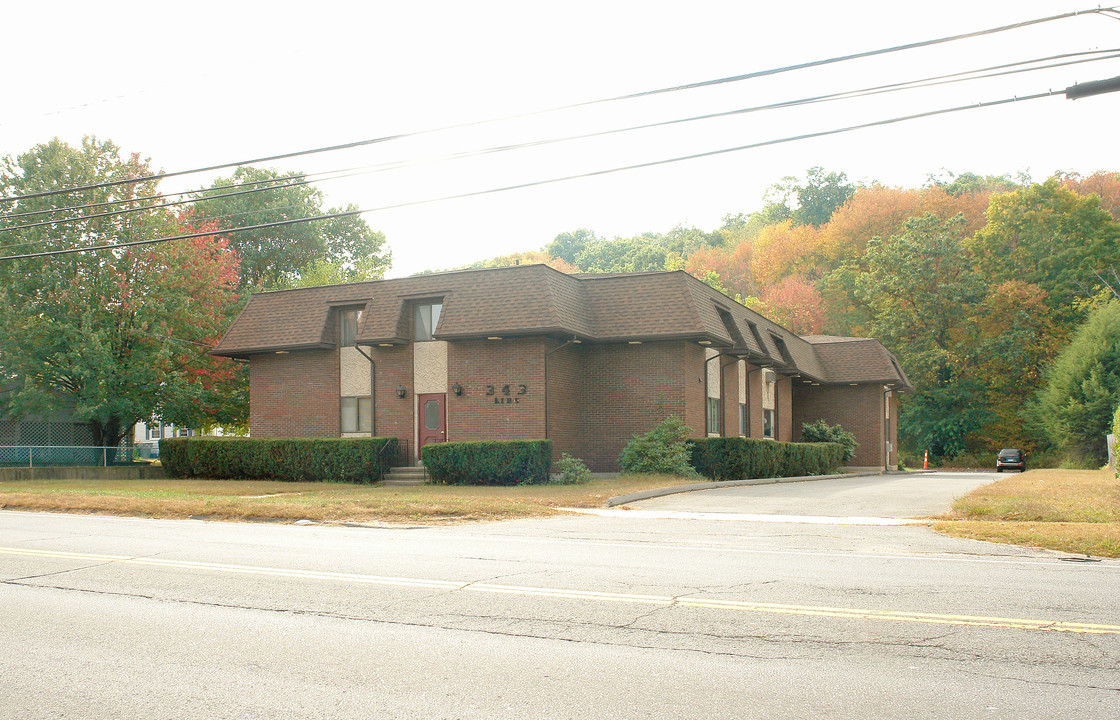 343 King St in Bristol, CT - Foto de edificio