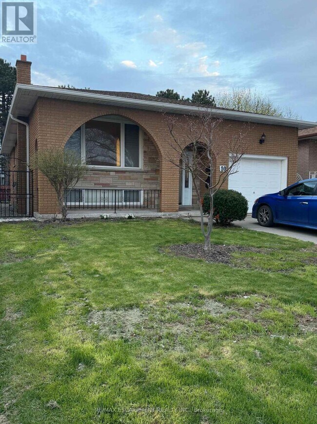 10 Fairington Crescent in Hamilton, ON - Building Photo - Building Photo