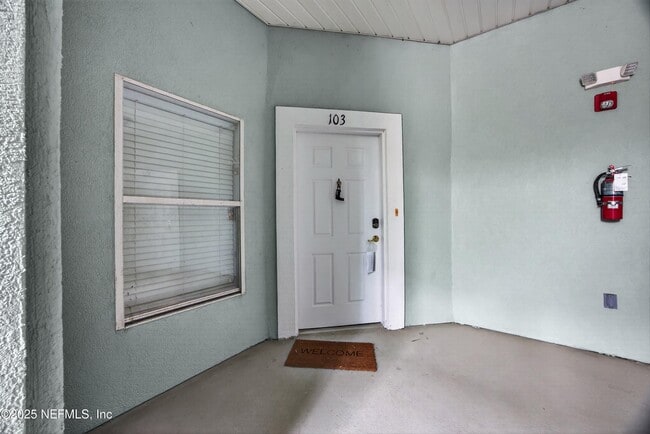 7047 Deer Lodge Cir in Jacksonville, FL - Building Photo - Building Photo