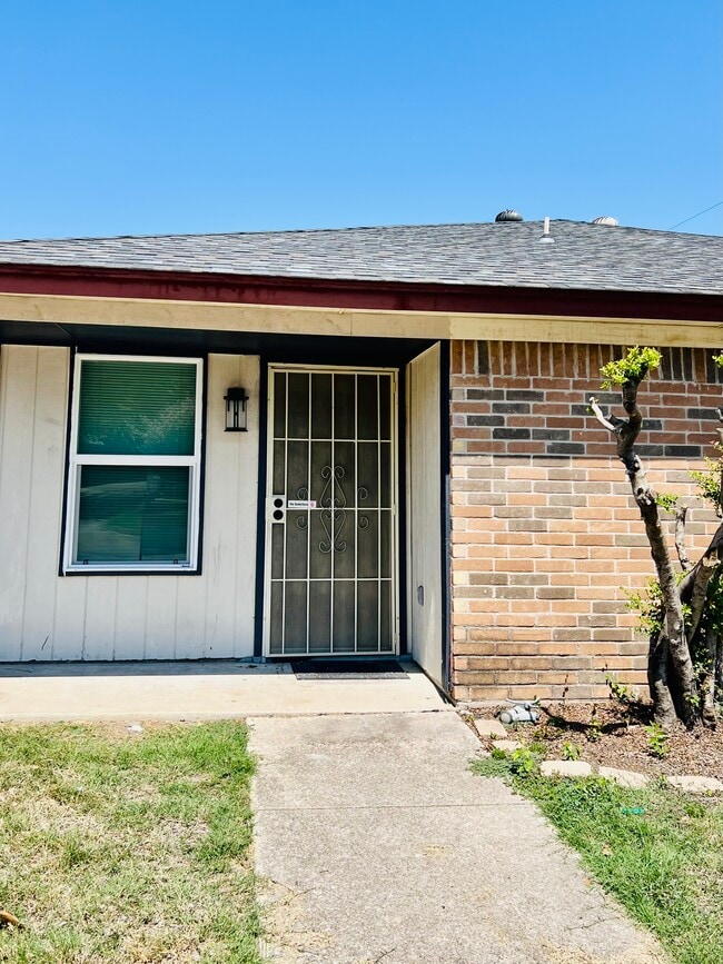 property at 2525 Esquire Dr