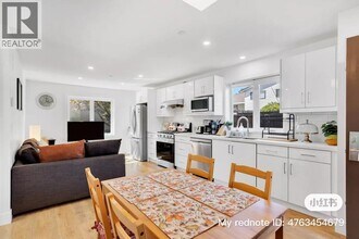 625 W 53rd Ave in Vancouver, BC - Building Photo - Building Photo