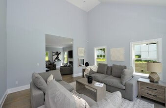 19 Quail Run in Hampton Bays, NY - Building Photo - Building Photo