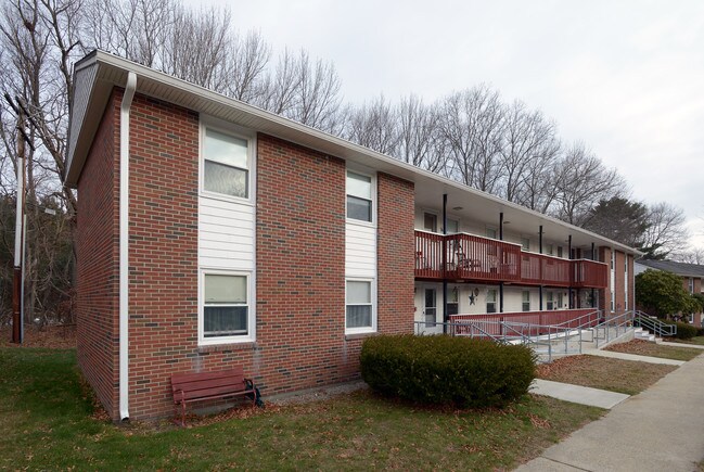 Depot Court in Bellingham, MA - Foto de edificio - Building Photo