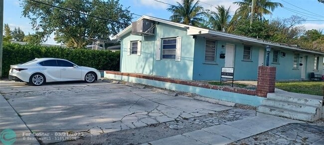 property at 729 N 28th Ave