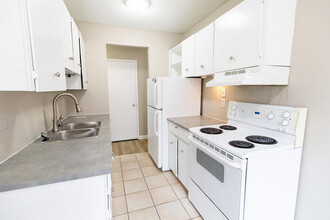 Willmax Apartments in Calgary, AB - Building Photo - Building Photo