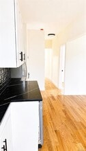 404 Logan St in Brooklyn, NY - Foto de edificio - Building Photo