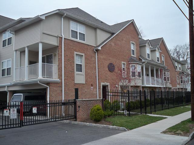 Westminster Arms in Elizabeth, NJ - Foto de edificio