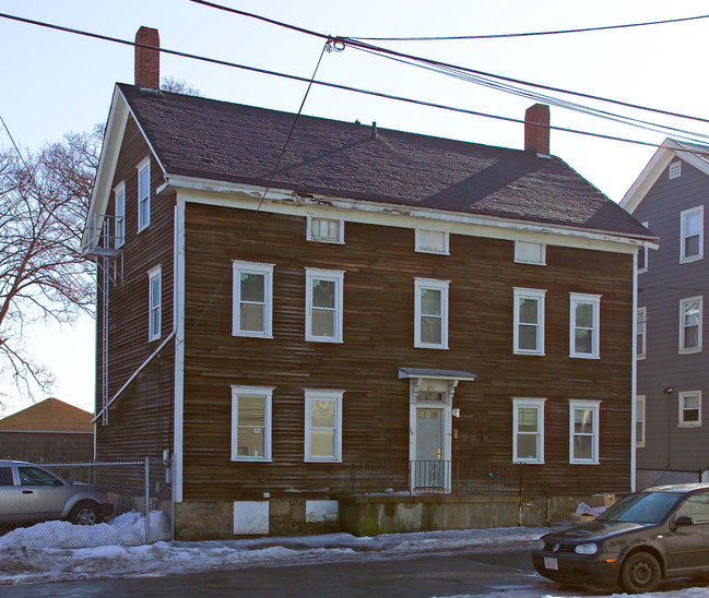 250 John St in Fall River, MA - Foto de edificio - Building Photo