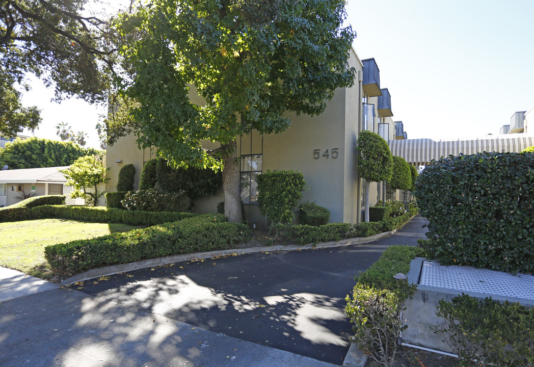 545 Los Robles Ave in Pasadena, CA - Foto de edificio