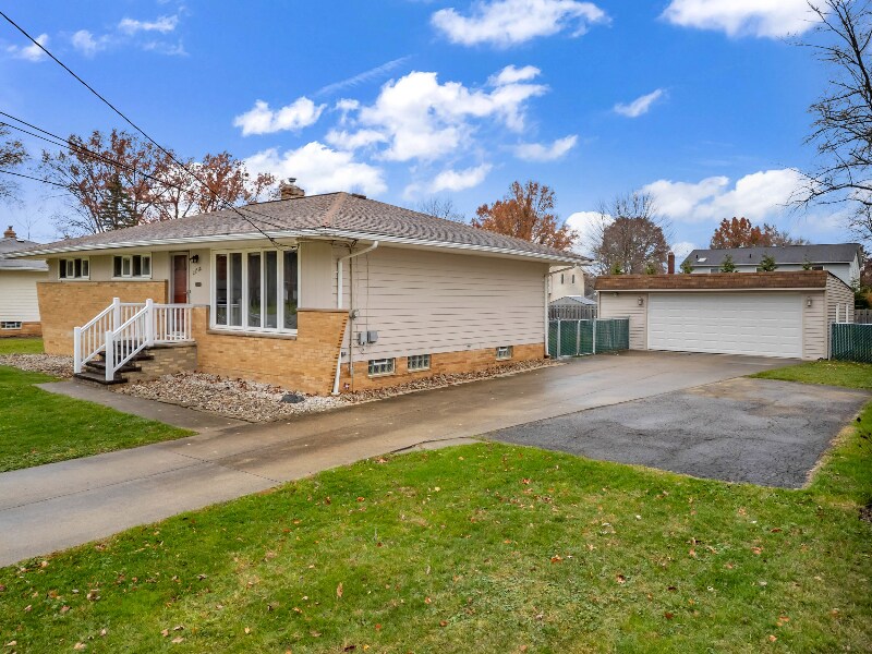 21518 Willow Ln in Strongsville, OH - Building Photo