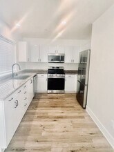 310 E Grand Ave in El Segundo, CA - Building Photo - Building Photo