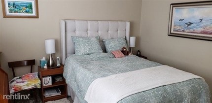 4900 Rosehedge Dr in La Mesa, CA - Building Photo - Building Photo