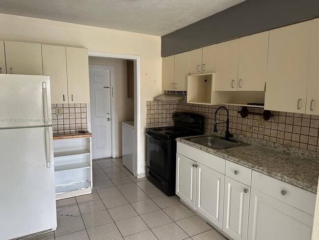 3980 SW 51st St in Fort Lauderdale, FL - Building Photo - Building Photo
