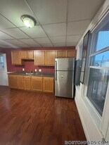 289 Chelsea St in Boston, MA - Building Photo