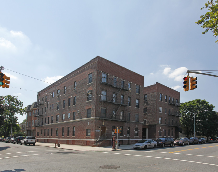 4401 17th Ave in Brooklyn, NY - Building Photo