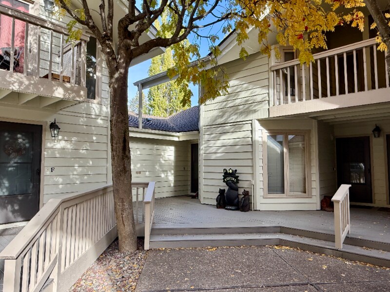 185 Golf Terrace Dr in Bigfork, MT - Building Photo