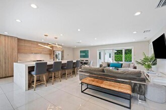 2112 NE 32nd Ave in Fort Lauderdale, FL - Building Photo - Building Photo