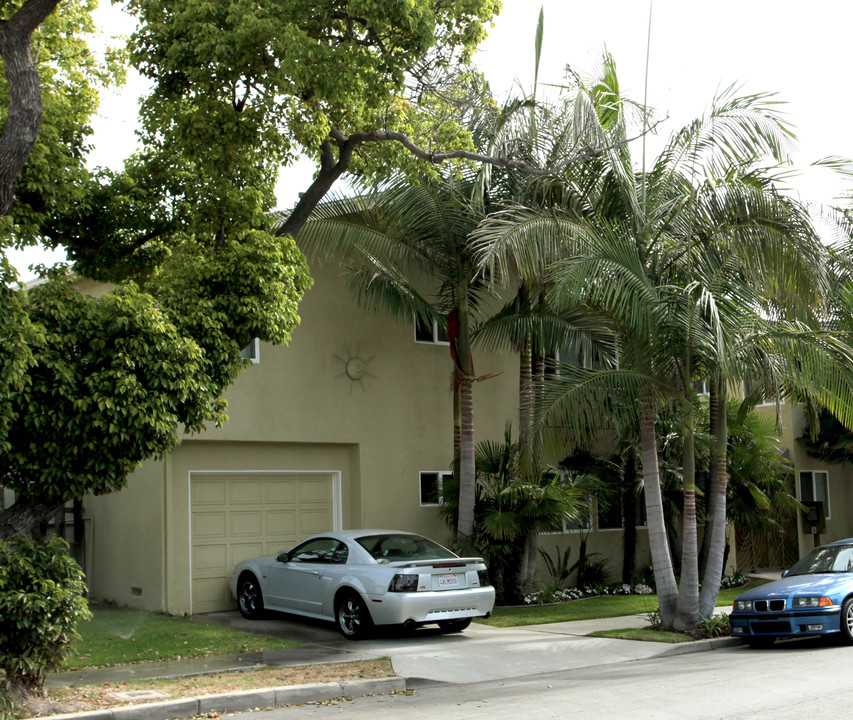 4211 E 5th St in Long Beach, CA - Building Photo