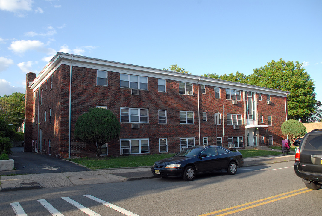 AJM Gardens in East Orange, NJ - Foto de edificio