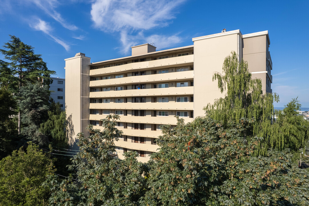 HIGHLANDER THE CONDOMINIUM in Seattle, WA - Building Photo