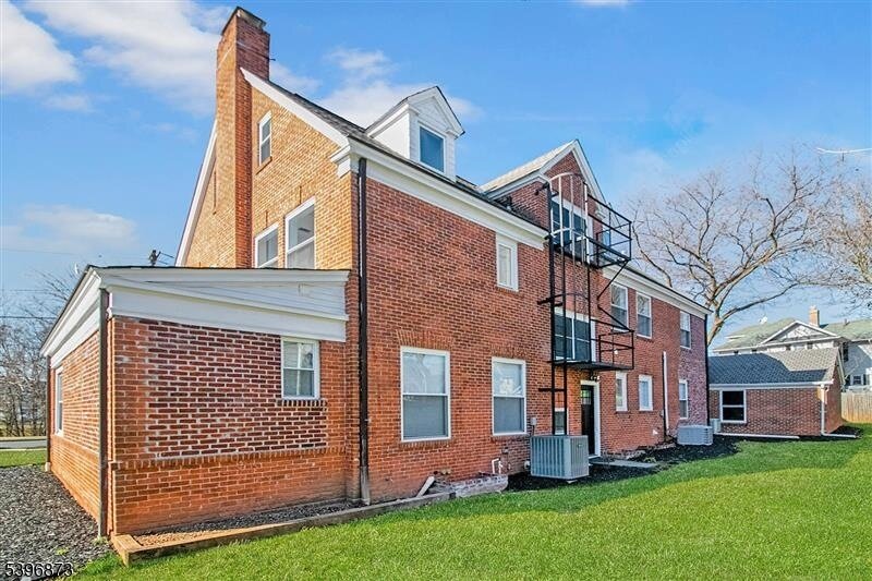 10 Codington Pl in Somerville, NJ - Building Photo