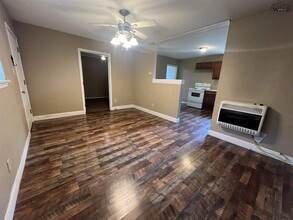 115 E Garden Dr in Iowa Park, TX - Building Photo - Building Photo