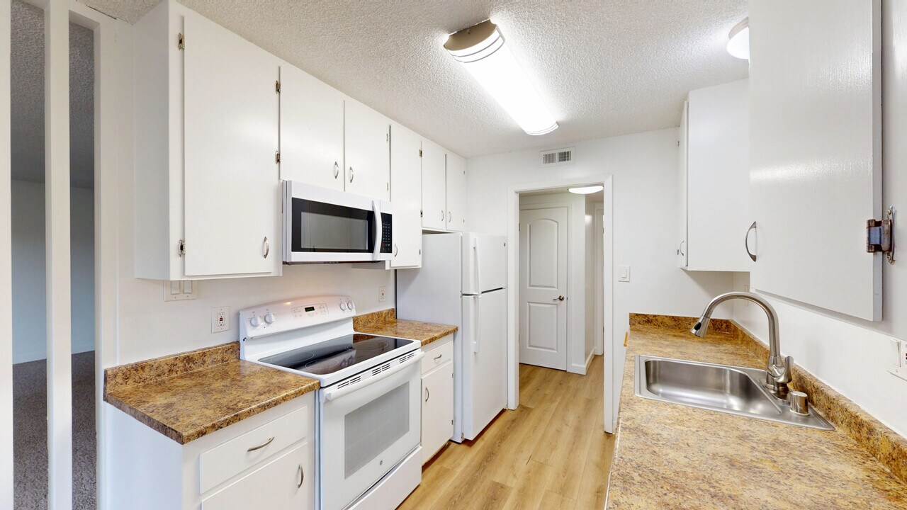 827 Las Gallinas Ave in San Rafael, CA - Building Photo