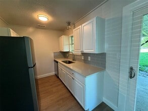 1558 Lovers Ln in Lockhart, TX - Building Photo - Building Photo