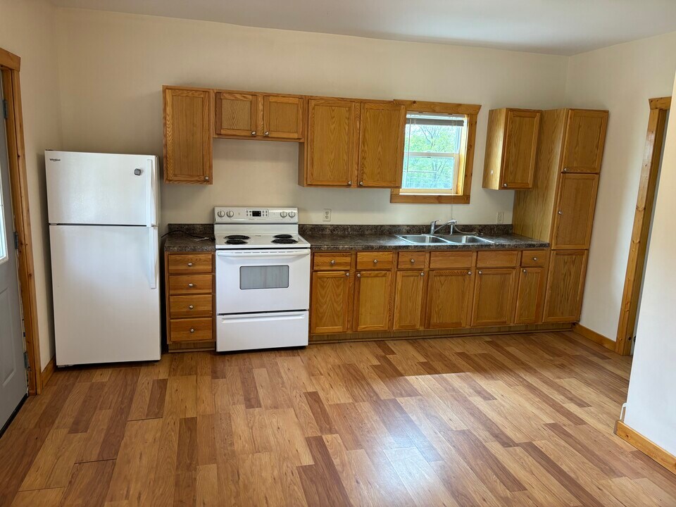 1126 2nd St SE, Unit 2 in Wadena, MN - Foto de edificio