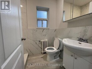 259 Lakeshore Rd E in Mississauga, ON - Building Photo - Building Photo