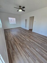 7164 N Maroa Ave in Fresno, CA - Foto de edificio - Building Photo