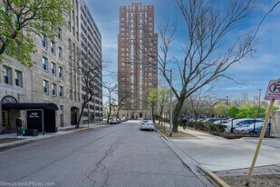 5000 S Cornell Ave in Chicago, IL - Building Photo