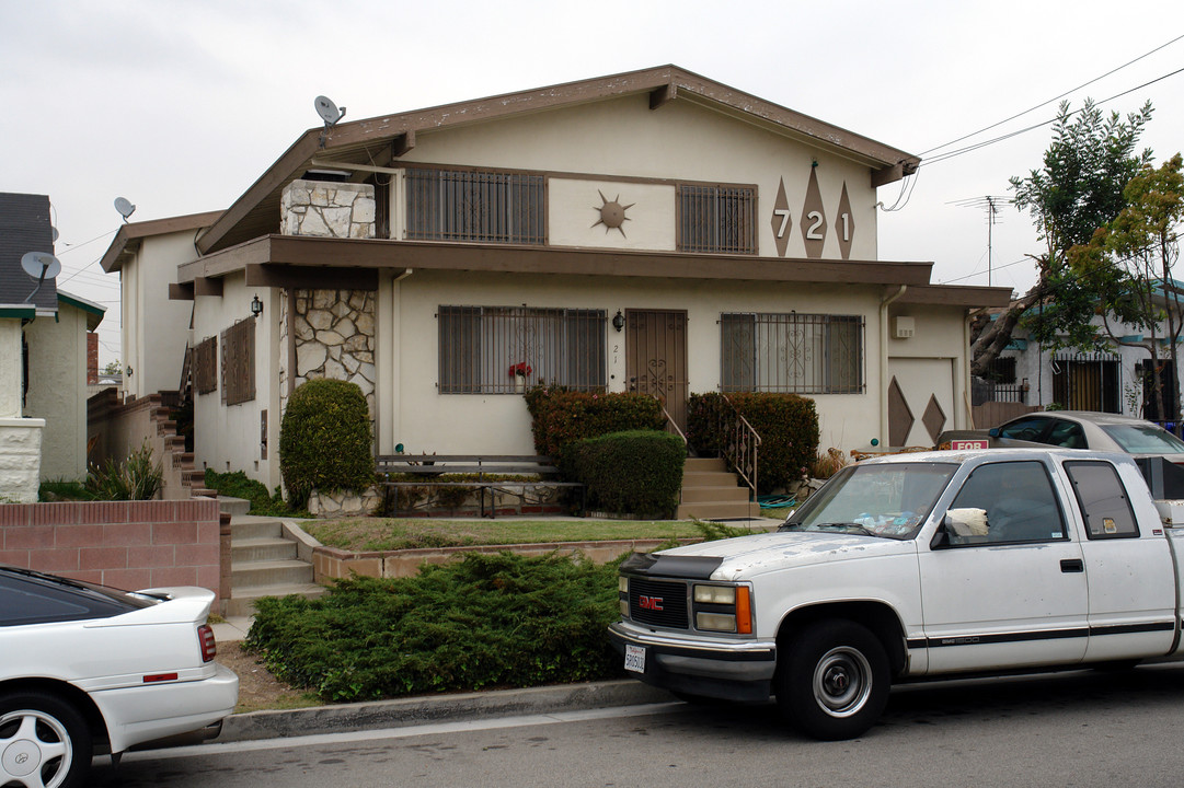 721 E Nutwood St in Inglewood, CA - Building Photo