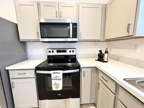 429 NE 12th St in Florida City, FL - Building Photo - Building Photo