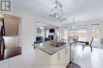 4 Flay Ct in Innisfil, ON - Building Photo - Building Photo